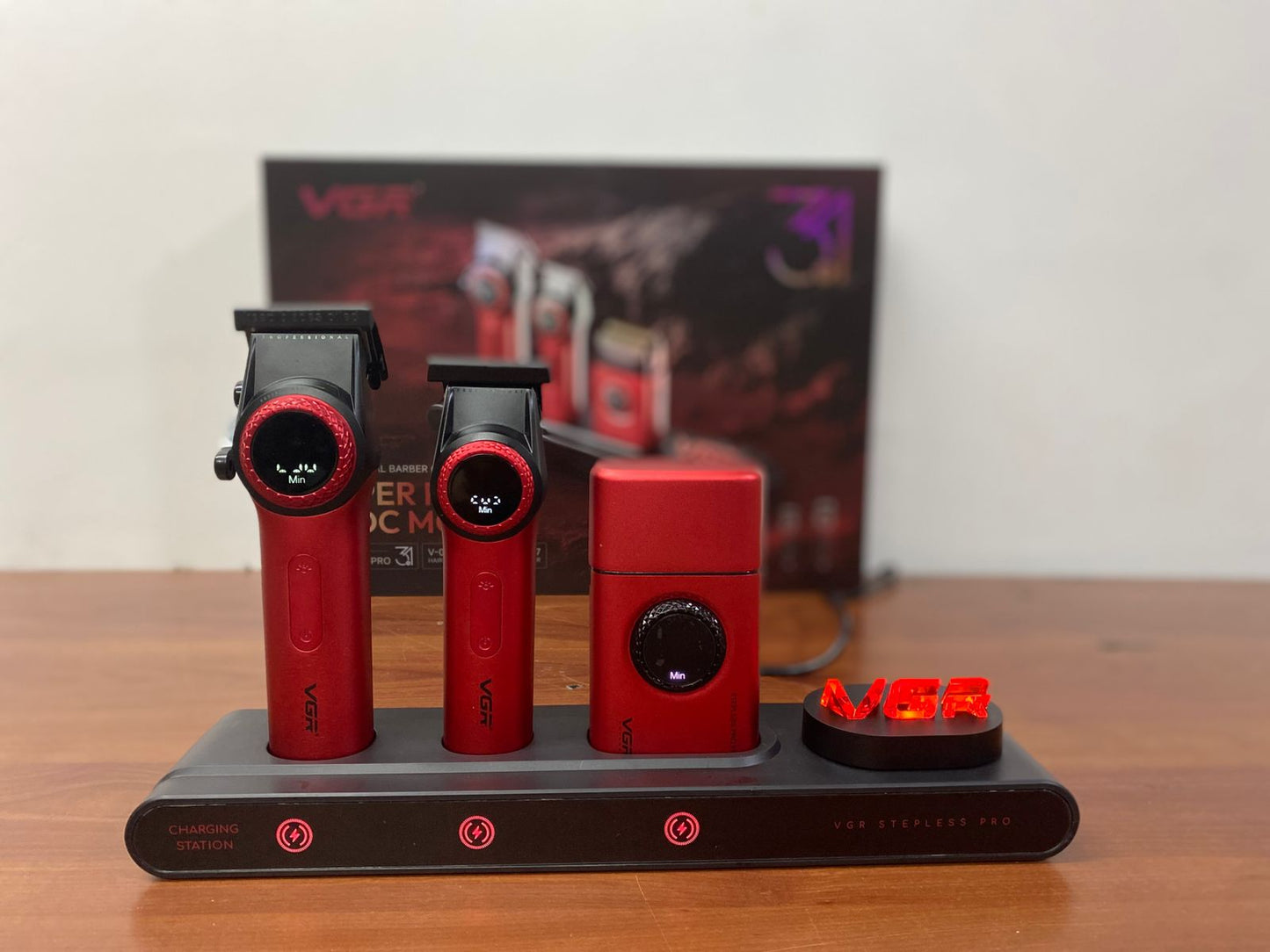 Barber Combo VGR Cortapelo, Patillera Y Afeitadora Rojo Stepless 3